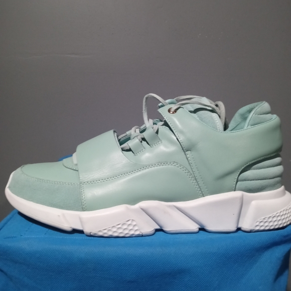 **RARE** SIA COLLECTIVE SNEAKERS - Picture 7 of 11